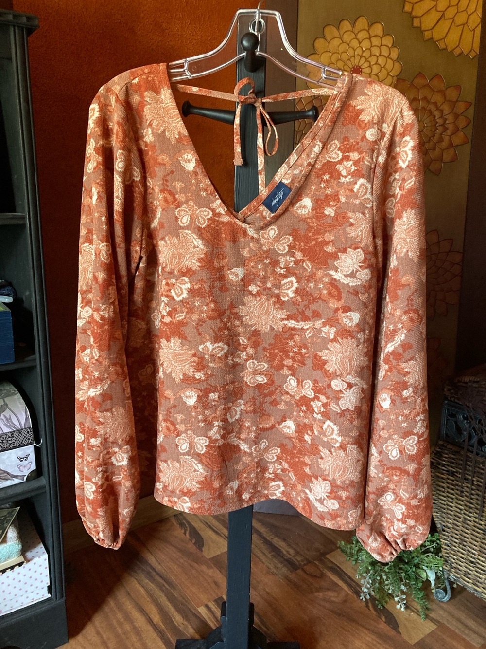 Daytrip Small long sleeve double V neck rust orange pattern top